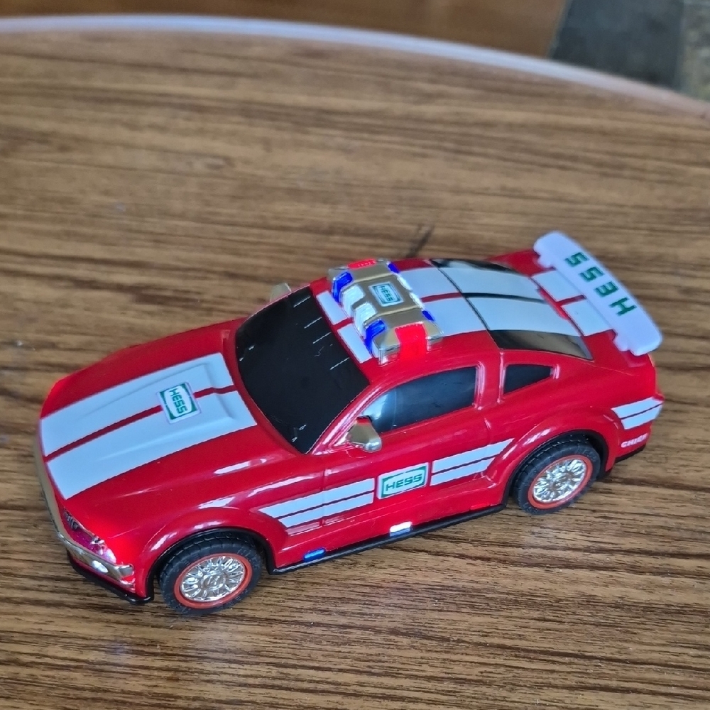 HESS MUSTANG FIRE CHIEF Car. DATED 2024 LIGHTS AND PULL BACK ACTION. GENTLY USED